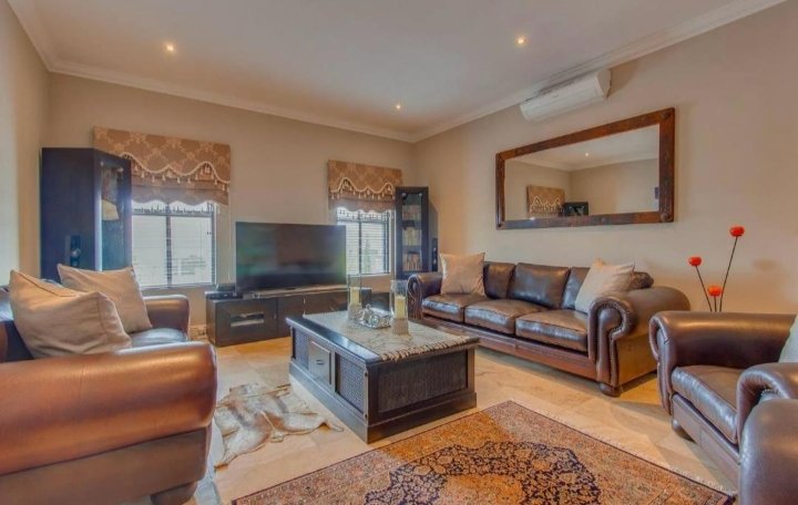 5 Bedroom Property for Sale in Deo Gracia Western Cape